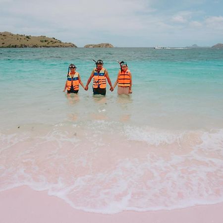 Komodoku One Love Homestay And Tour Labuan Bajo Bagian luar foto