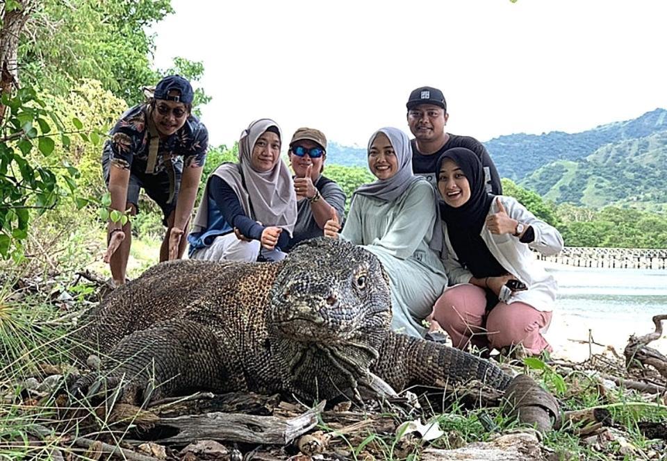 Komodoku One Love Homestay And Tour Labuan Bajo Bagian luar foto