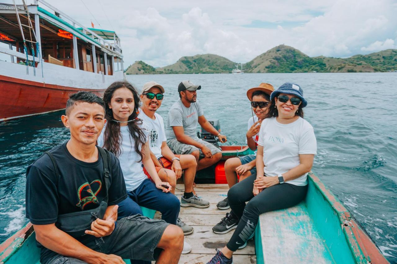Komodoku One Love Homestay And Tour Labuan Bajo Bagian luar foto