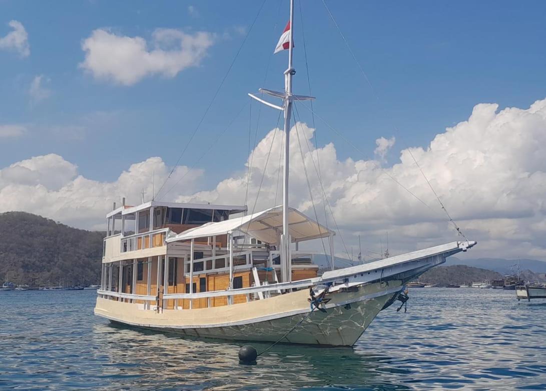 Komodoku One Love Homestay And Tour Labuan Bajo Bagian luar foto