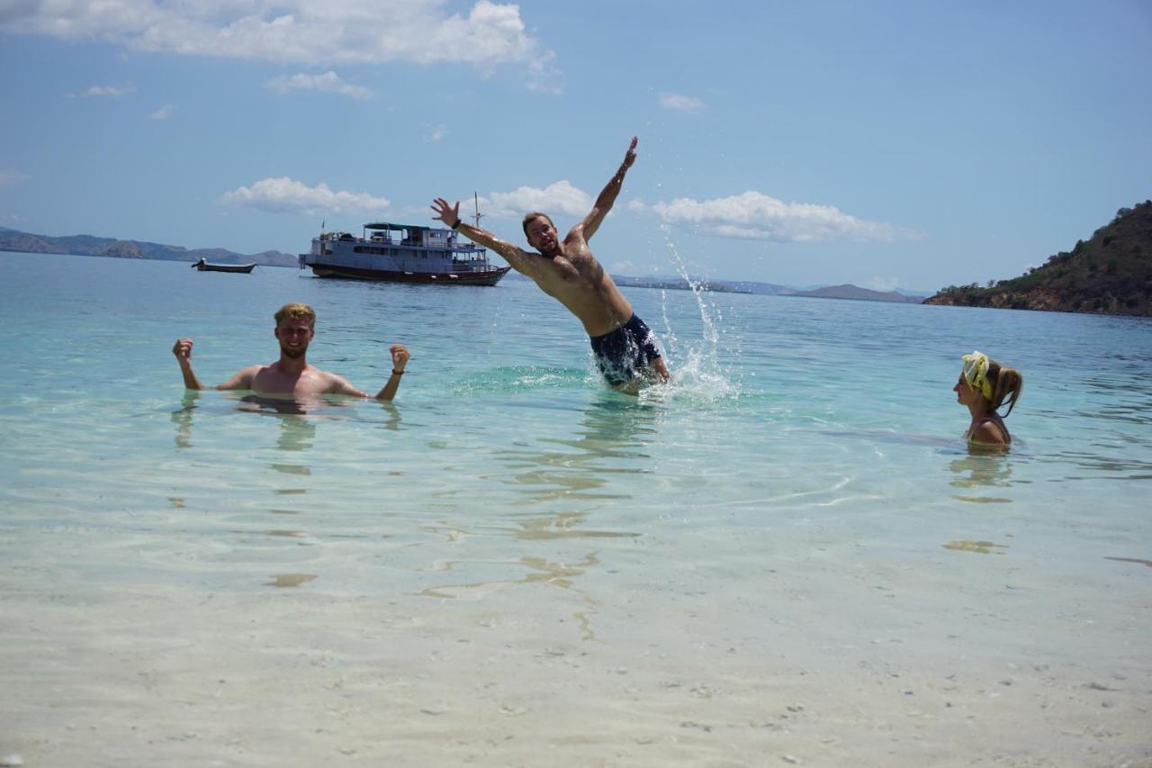 Komodoku One Love Homestay And Tour Labuan Bajo Bagian luar foto